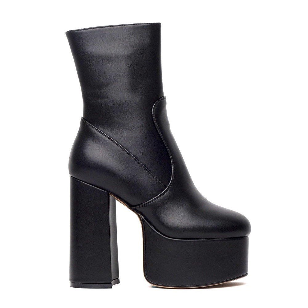 Lamoda “Adore You” Booties